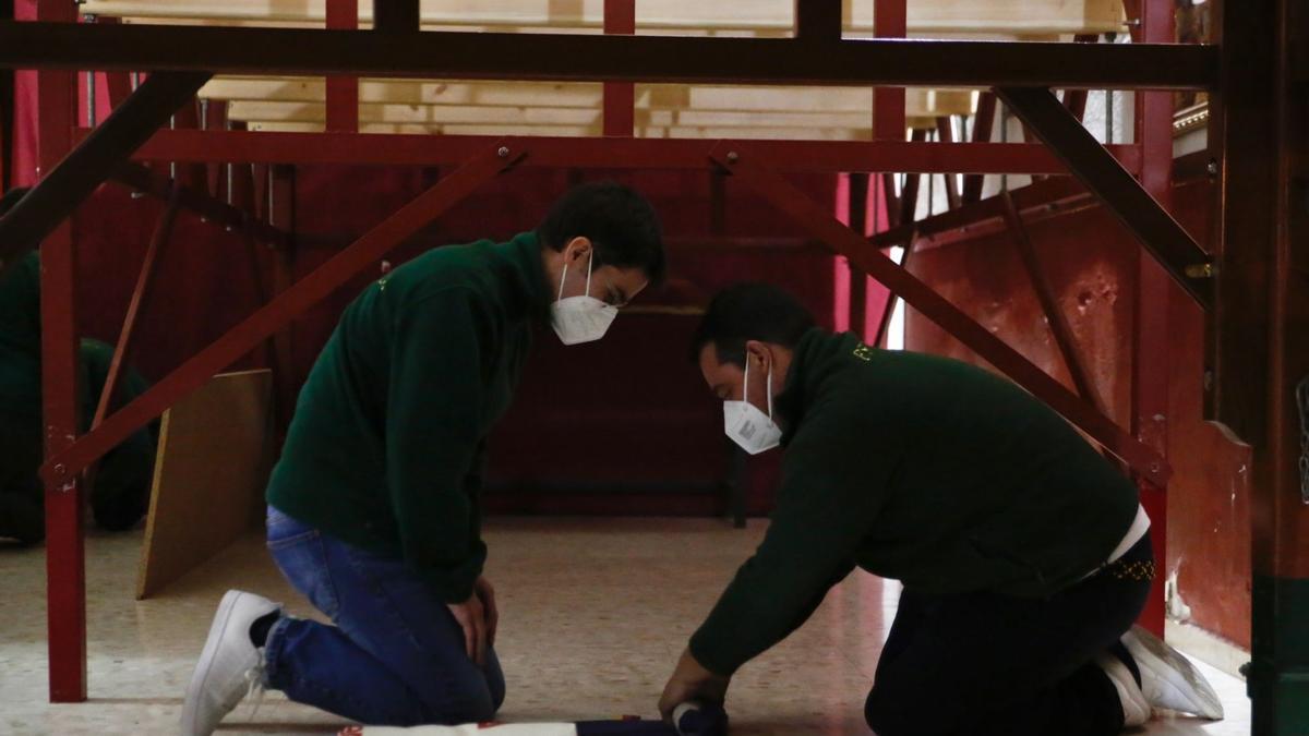 Ensayo de costaleros en Córdoba, este viernes.