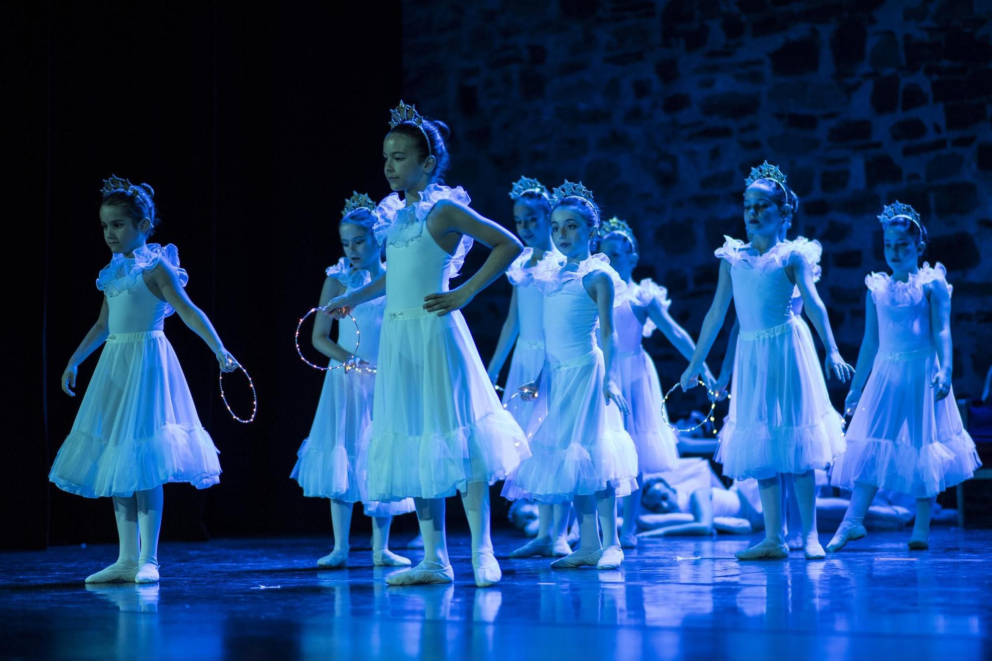 El conservatorio de danza baila al ritmo del Clásico en Cáceres