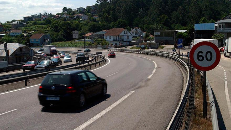 Curva peligrosa de la autovía entre Vigo y Porriño // FARO