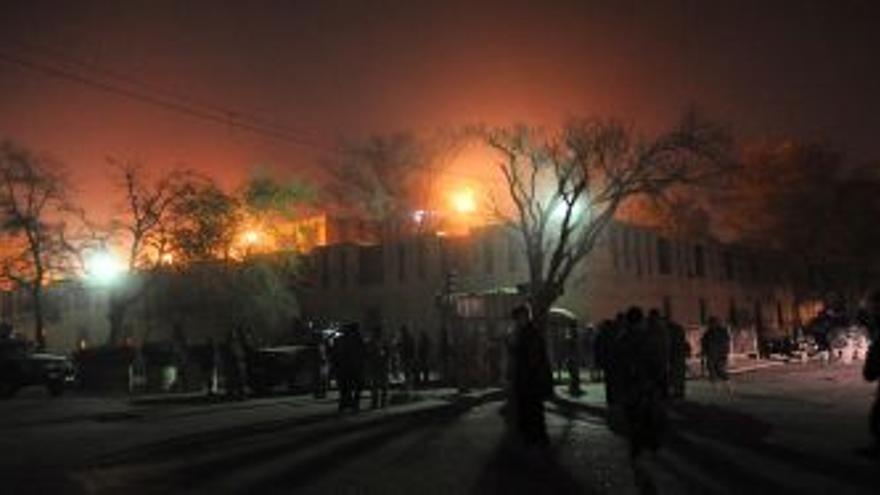 Al menos dos heridos al explotar una bomba en un hotel en Kabul