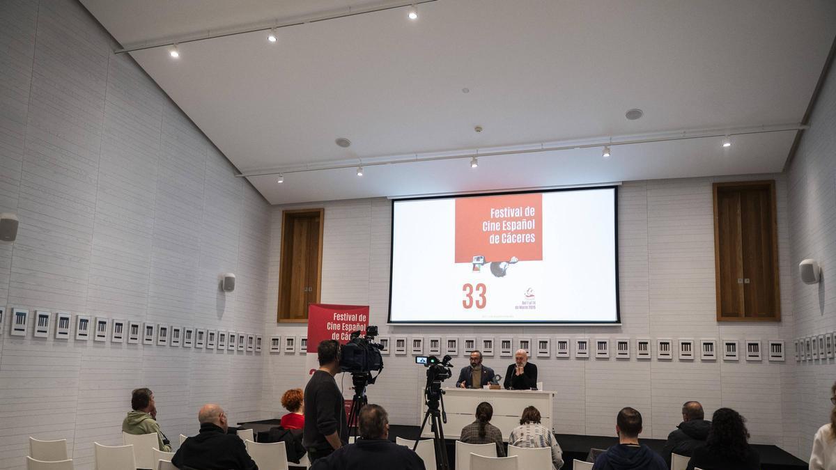 Presentación de la XXXIII edición, en el Museo Helga de Alvear.