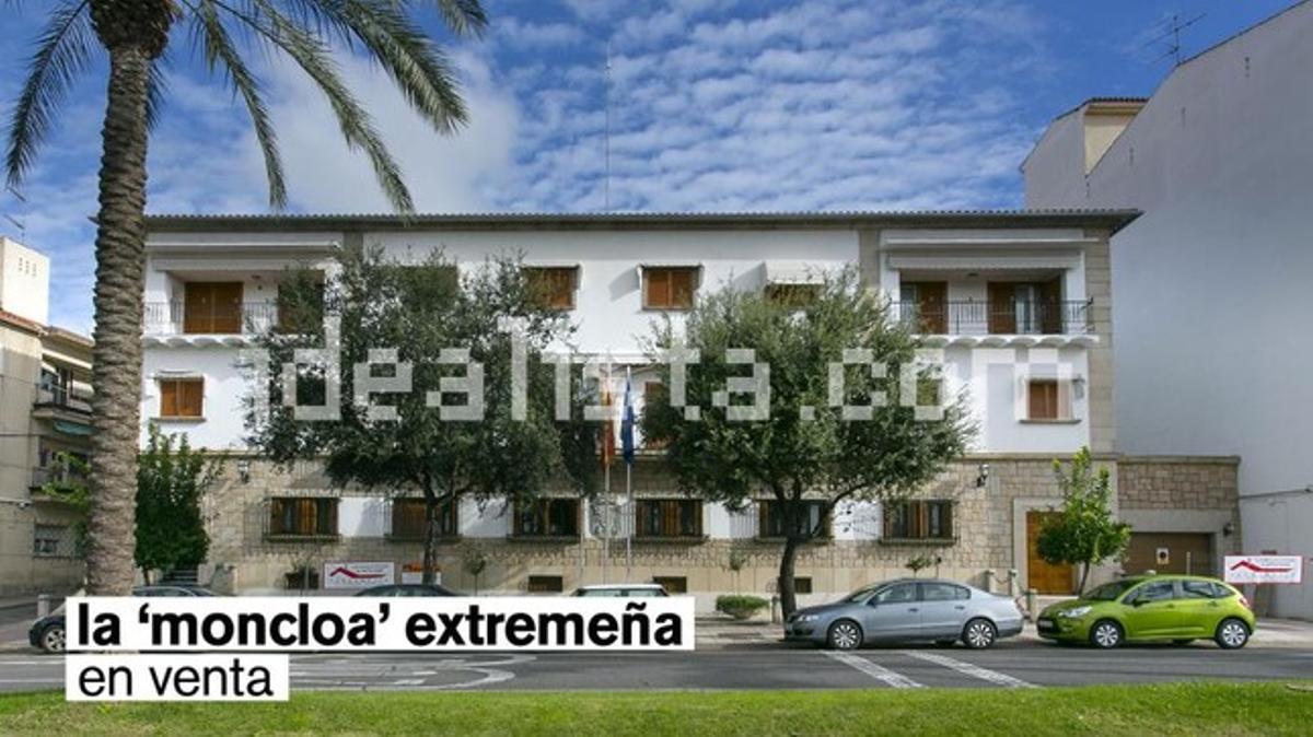 La fachada de la residencia oficial de los presidentes extremeños, a la venta en Idealista.com