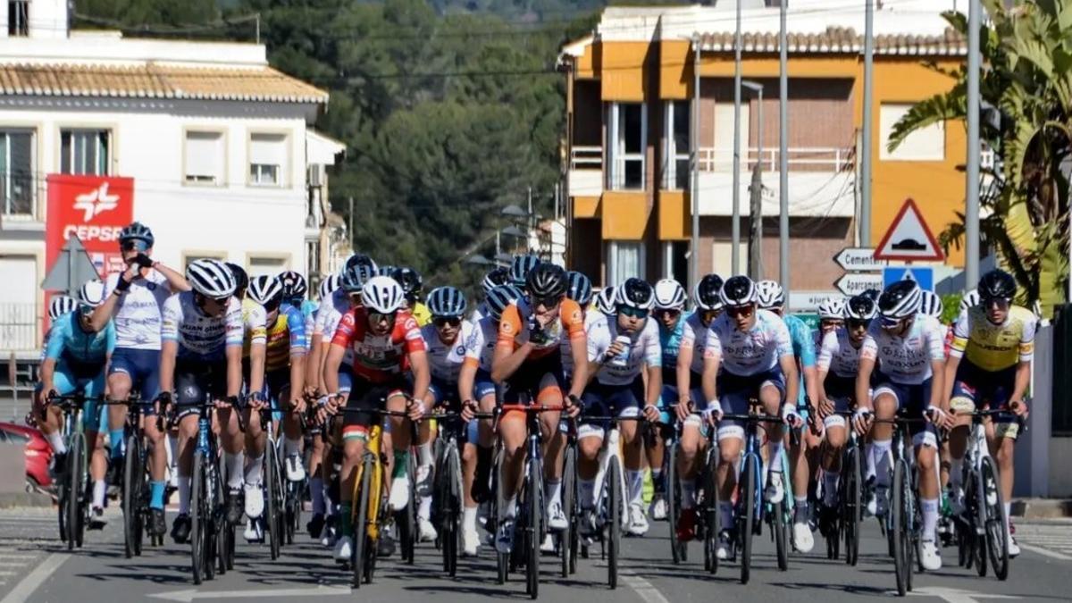 Ciclistas en el Trofeo San Pascual del Genovés en una edición pasada.
