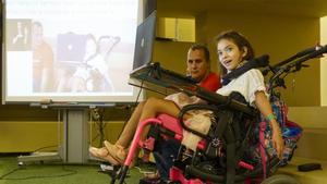 Isabella, niña de 10 años con parálisis cerebral.