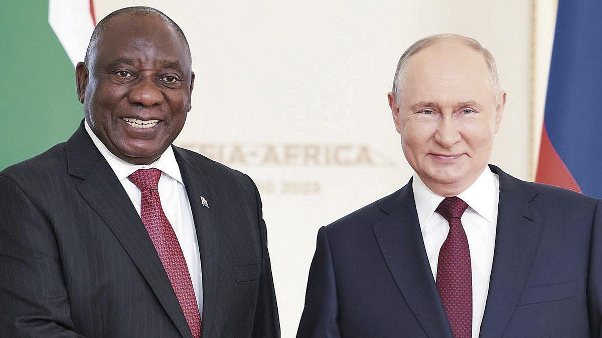 Cyril Ramaphosa, presidente de Sudáfrica, y Vladimir Putin, presidente de Rusia
