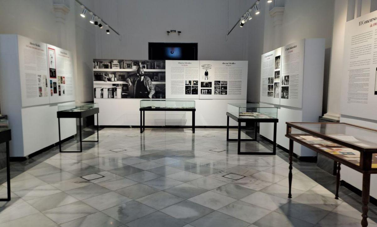 La Sala Orden Tercera acoge la exposición: “Arriba el Telón”, que hace un recorrido por la carrera de Alberto Miralles y el teatro en Elche