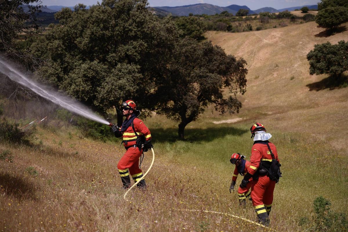 Alrededor de 200 efectivos ensayan todo tipo de escenarios en Cerro Muriano antes de los meses clave