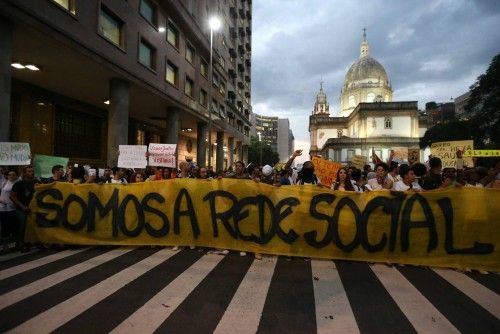 MILES DE PERSONAS SE VUELVEN A CONCENTRAR EN BRASIL CONTRA ALZA DE TRANSPORTE