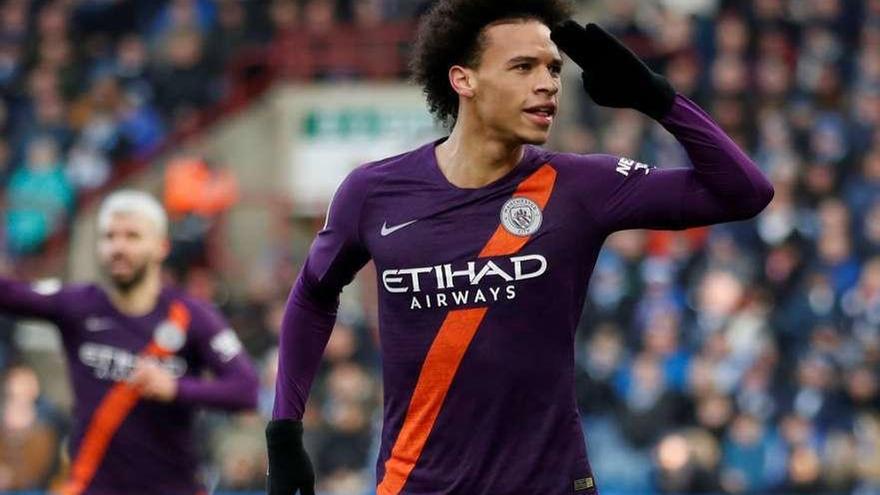 Sané festeja uno de los goles del Manchester City de ayer. // Efe