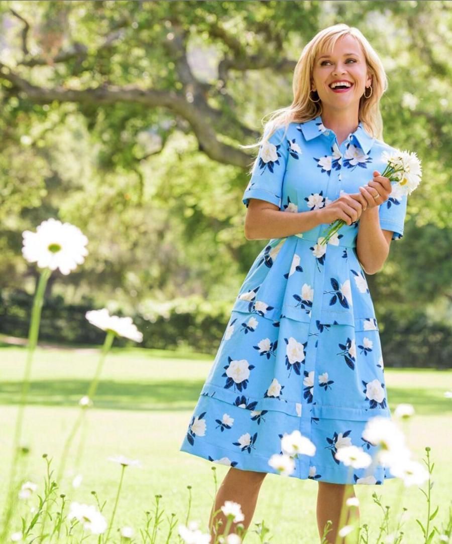 Reese Witherspoon con vestido de su colección Draper James