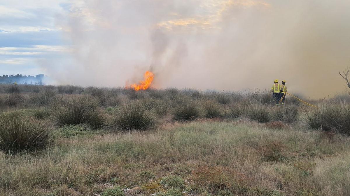 L'incendi declarat a Can Martinet, a Sant Pere Pescador.