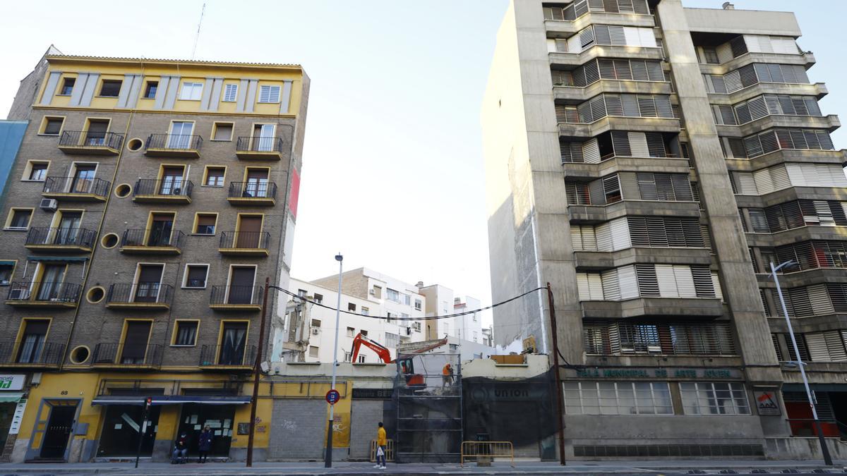 Parcela en la avenida Goya en la que había un edificio que estaba okupado.