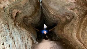 El sherpa Enric Llinares en la cueva Estrella del Massís de Sant Llorenç del Munt i la Serra de l’Obac.