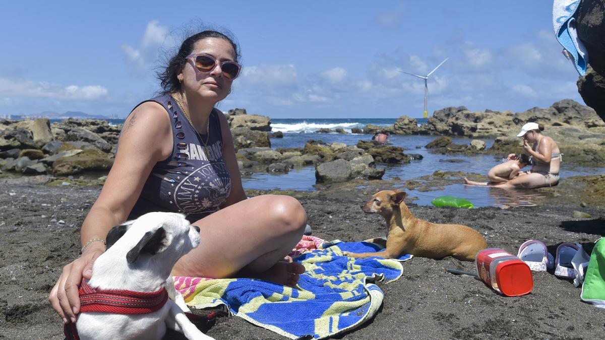Playa para perros en la costa de Jinámar