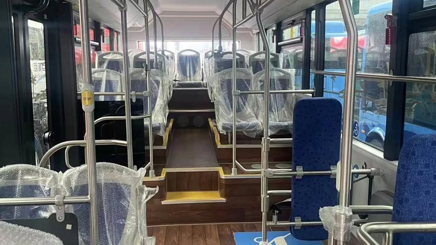 Arrecife moderniza su transporte público con una inversión récord de 4 millones en ocho nuevas guaguas eléctricas y accesibles