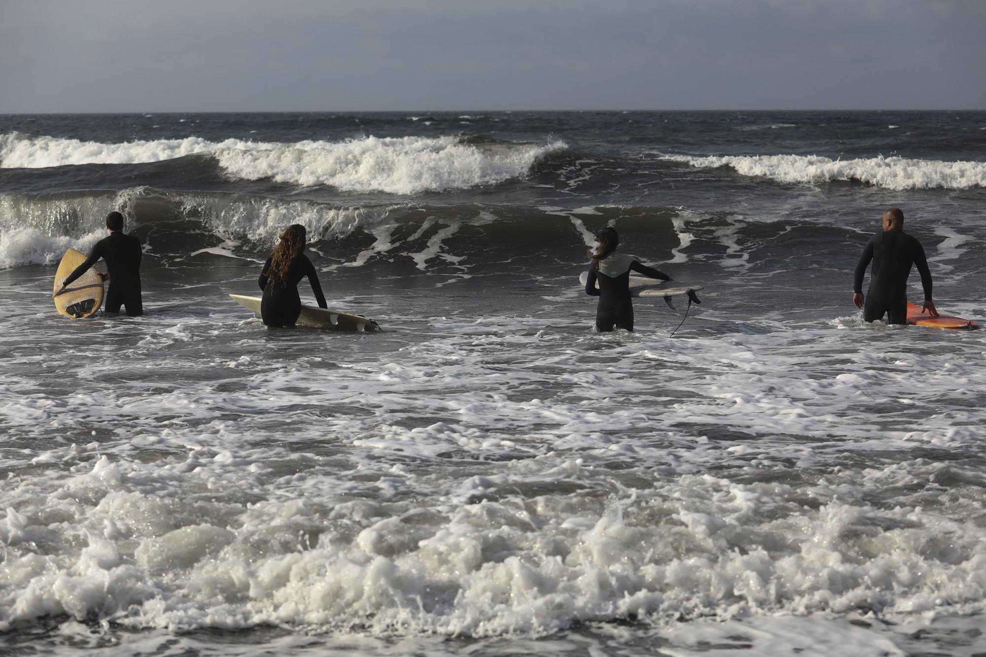 Surf para todas las edades en Los Quebrantos