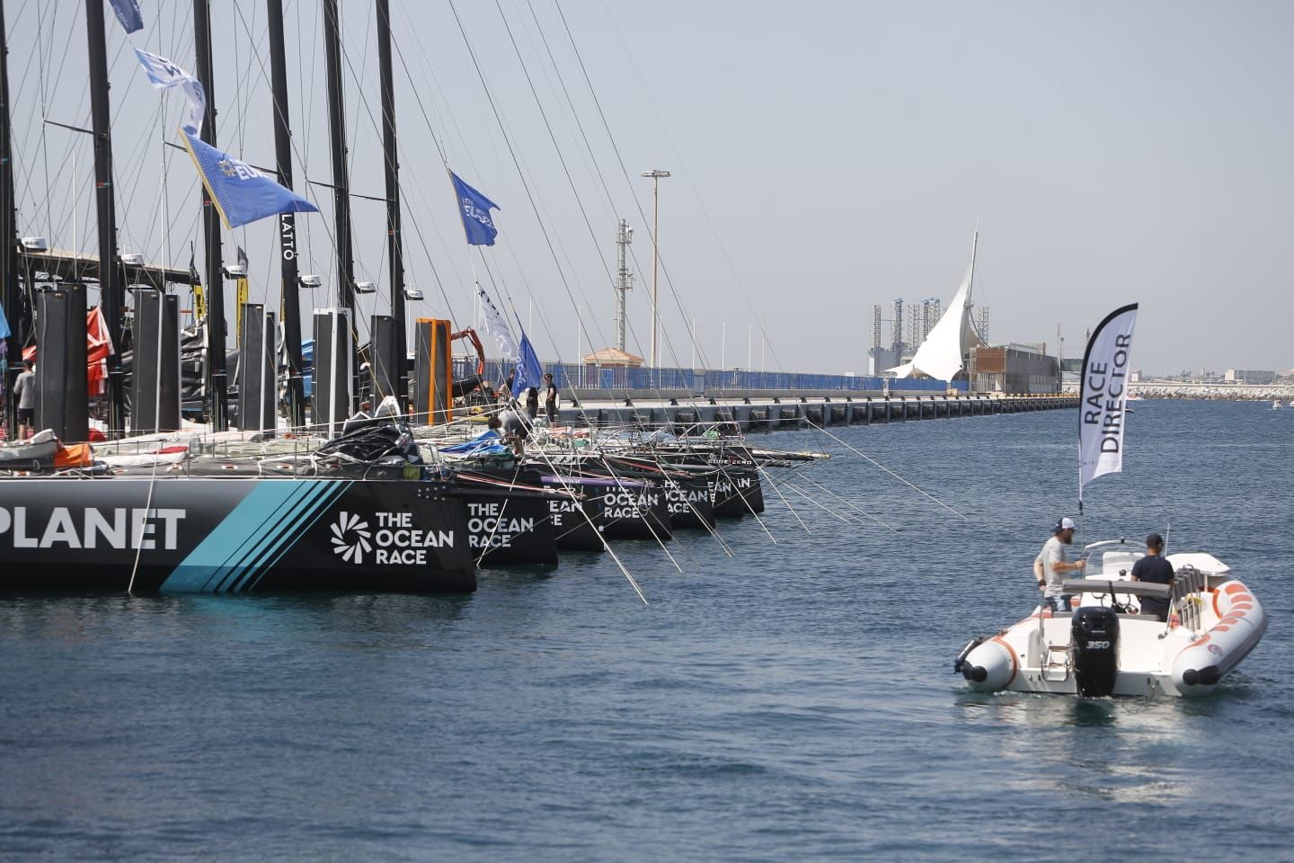 La flota de la Ocean Race Europe deja Alicante rumbo a Génova