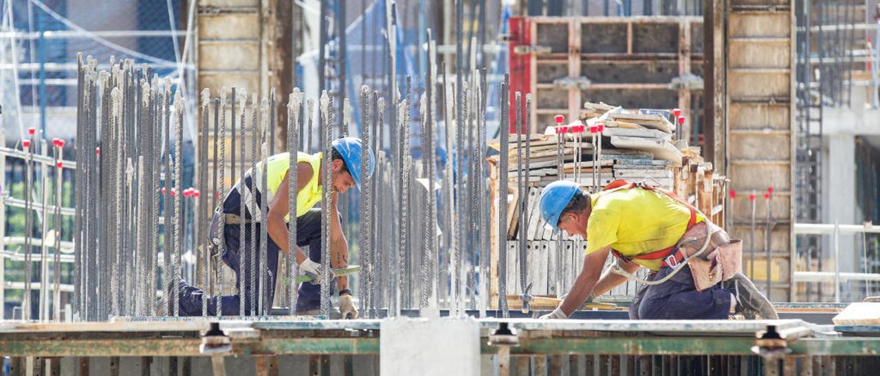 Viviendas en construcción en Alicante, uno de los municipios que lidera la recuperación.