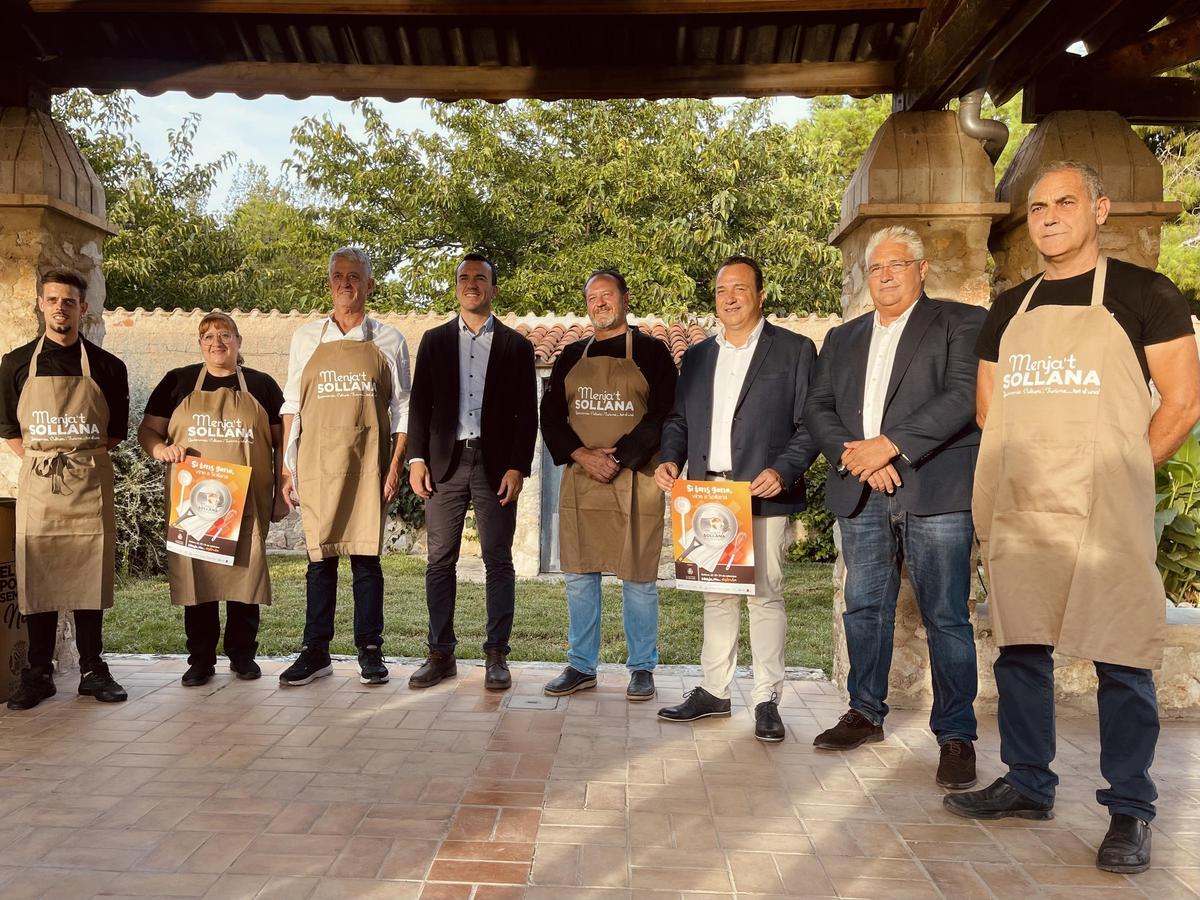 Presentación de la octava edición de Menja't Sollana con el alcalde Sodoñer y el presidente de la Diputación, Vicente Mompó
