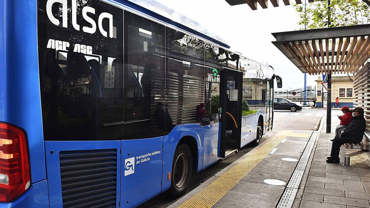 Los buses metropolitanos, entre la novedad y la duda - La Opinión de A  Coruña