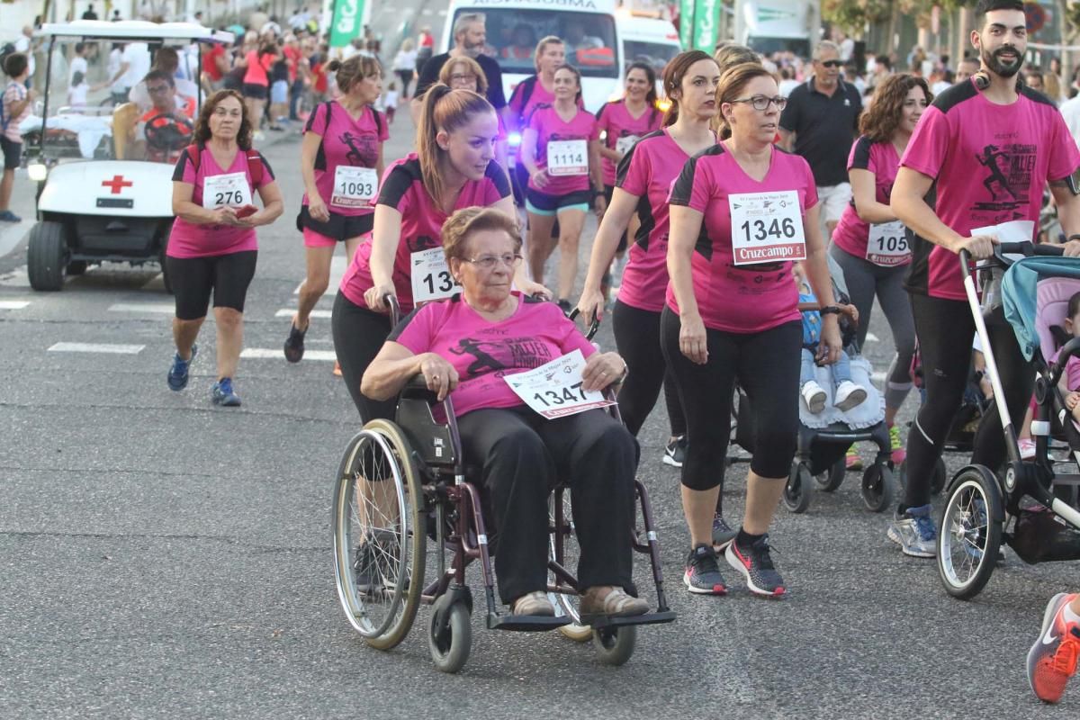 La marea rosa inunda las calles de Córdoba