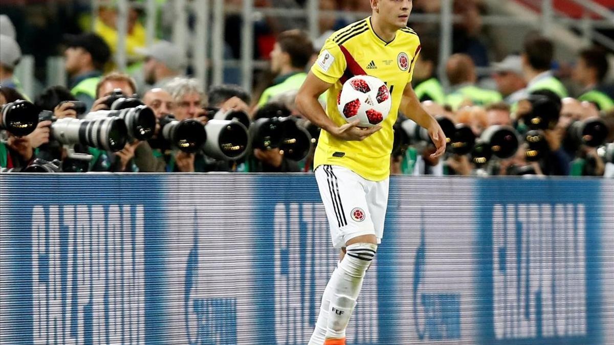 Santiago Arias en un partido con la selección colombiana