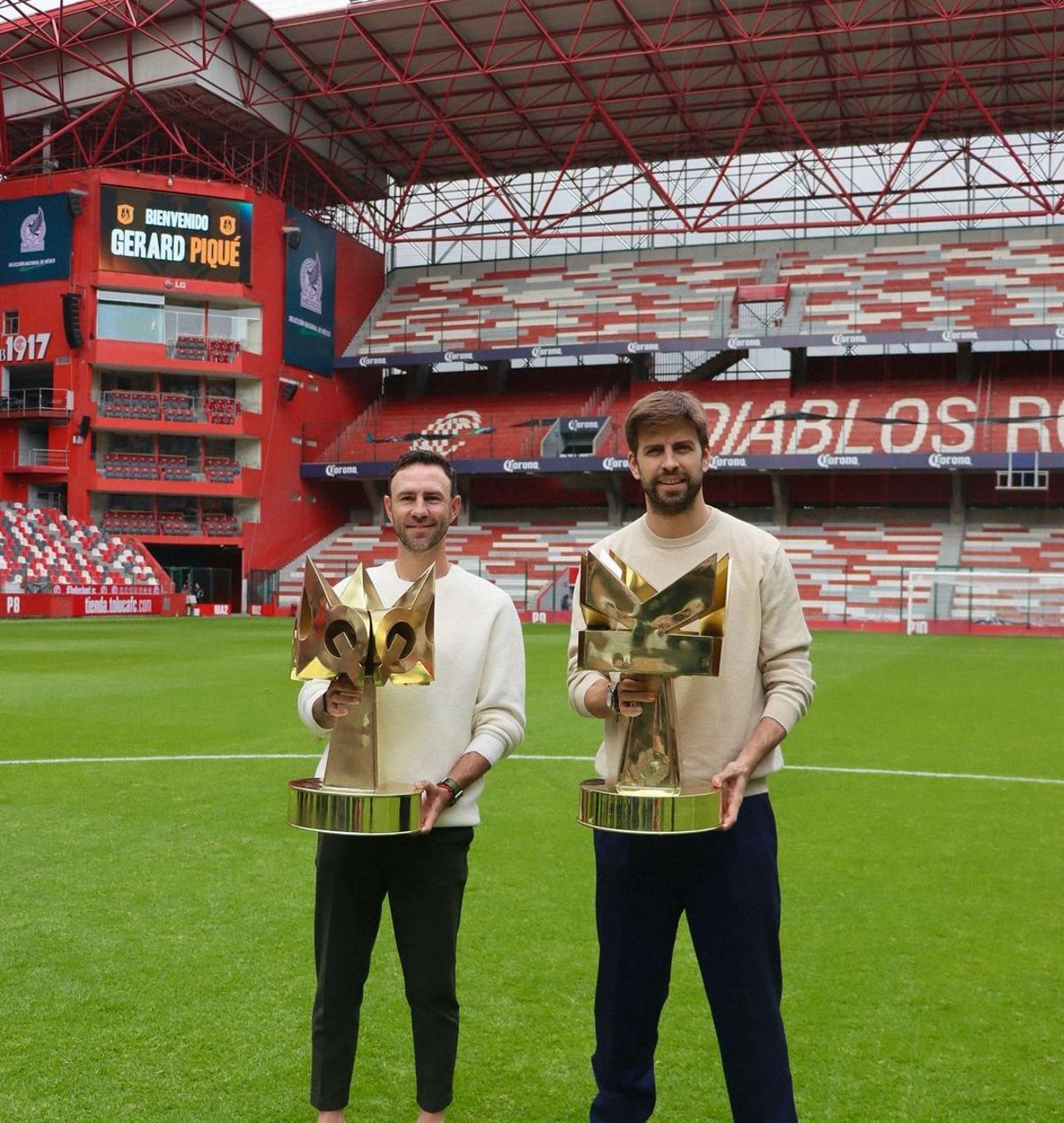 Gerard Piqué en el Estadio Nemesio Diez.