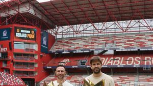 Gerard Piqué en el Estadio Nemesio Diez.
