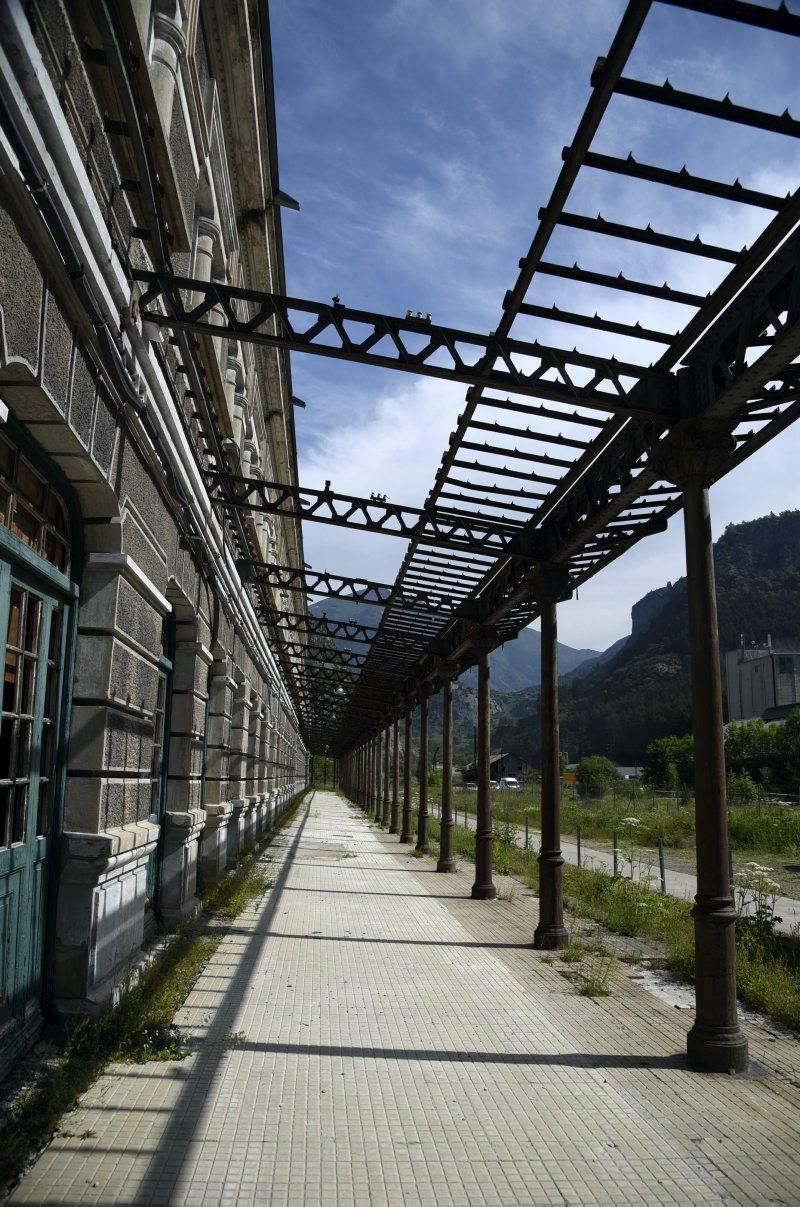 Reapertura de la línea ferroviaria internacional de Canfranc