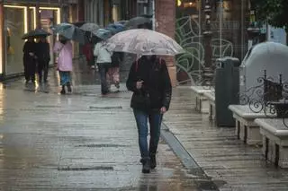 Llega una lluvia con barro que desploma siete grados los termómetros en Andalucía