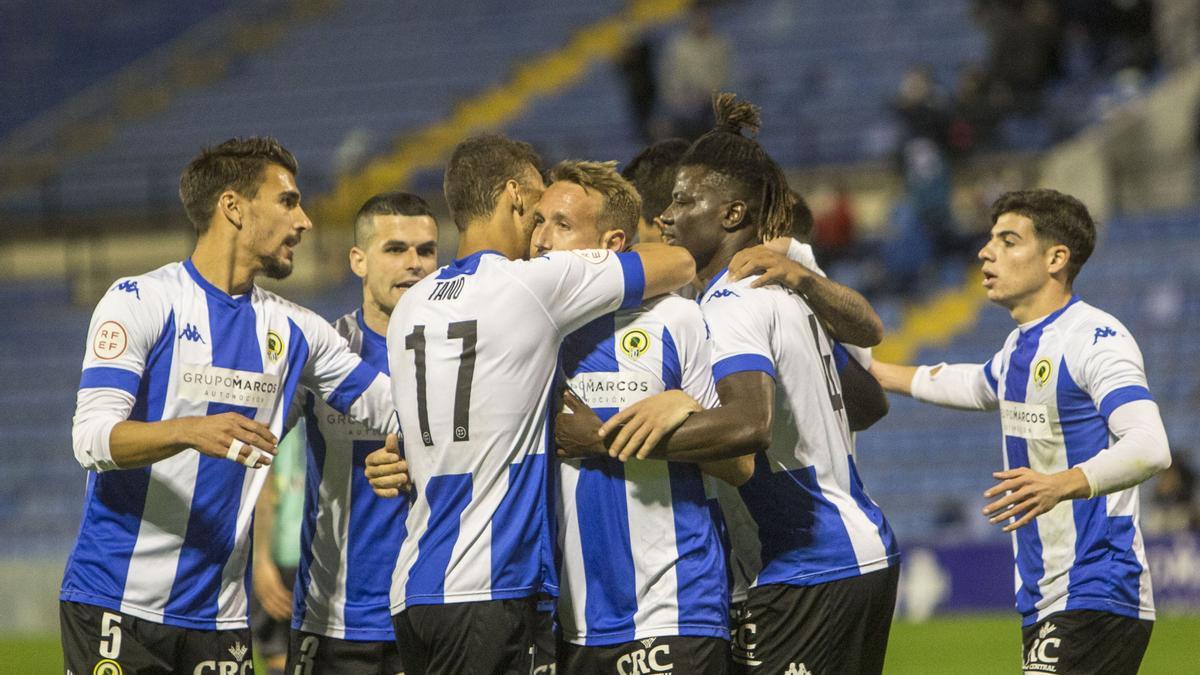 (2-1) El Hércules crece en el Rico Pérez y supera con claridad al Águilas