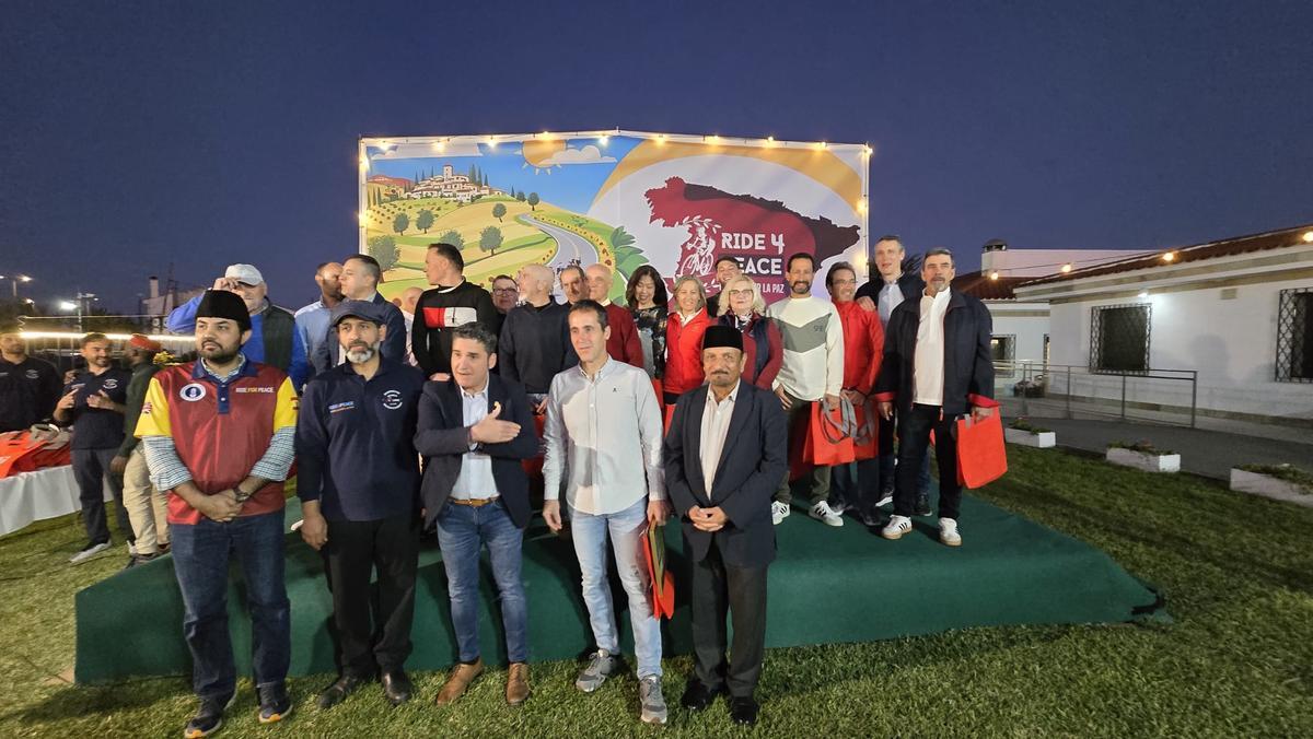 Homenaje a Rafael Morales, presidente de la Peña Ciclista Perabeña.