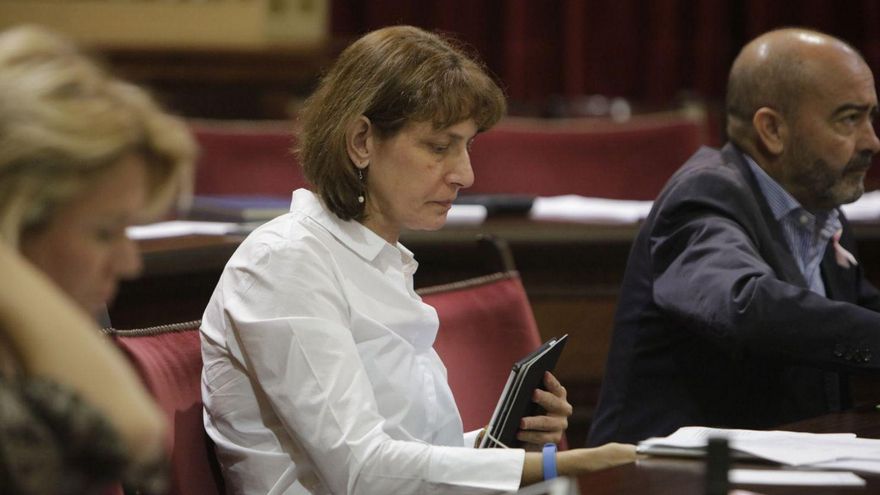 La actual directora de la Abogacía de la Comunidad, Antònia Perelló, cuando era diputada del PP. | B. RAMON