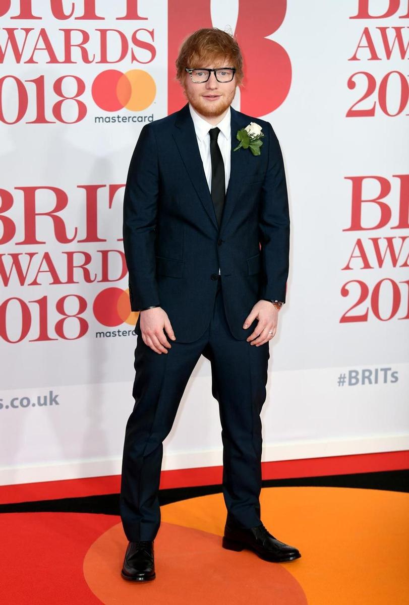 Ed Sheeran, muy elegante en la alfombra roja de los Brit Awards 2018