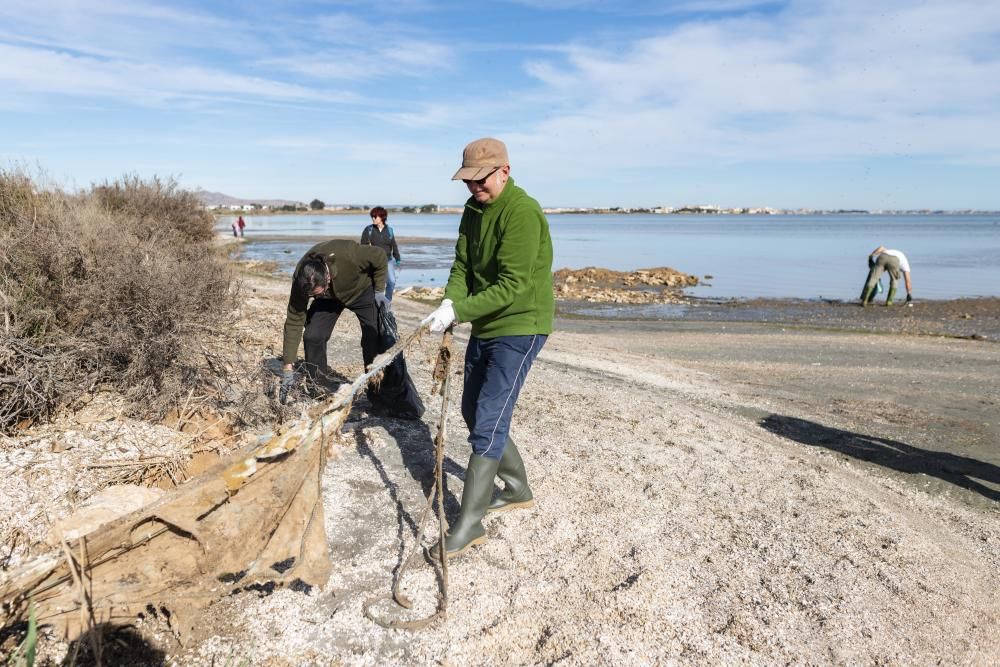 Recogida de plásticos en el Mar Menor