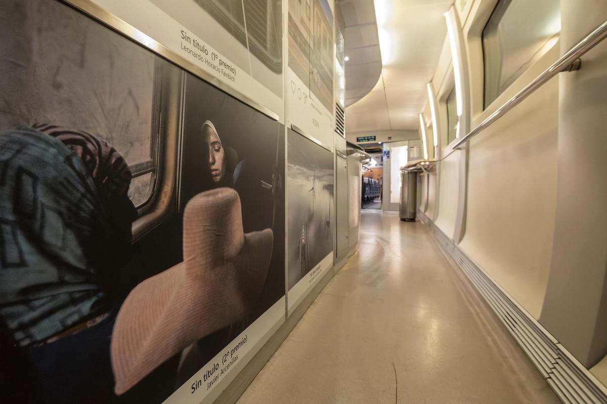 El tren está vinilado con 170 fotografías.