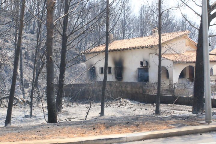 Incendio forestal entre Pinet, La drova y Marxuquera