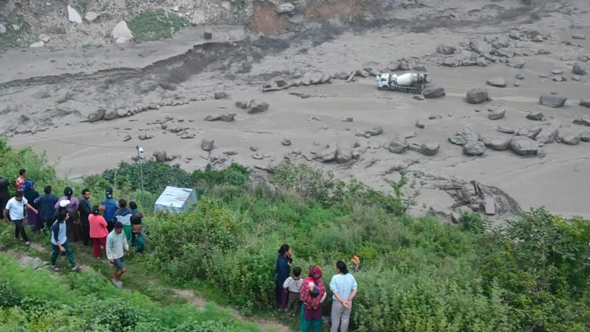 Una nueva inundación repentina de un río en Nepal arrasa un pueblo y deja 5 desaparecidos