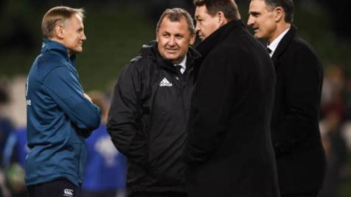 Schmidt, Foster, Hansen y MacLeod, durante un partido de los All Blacks.