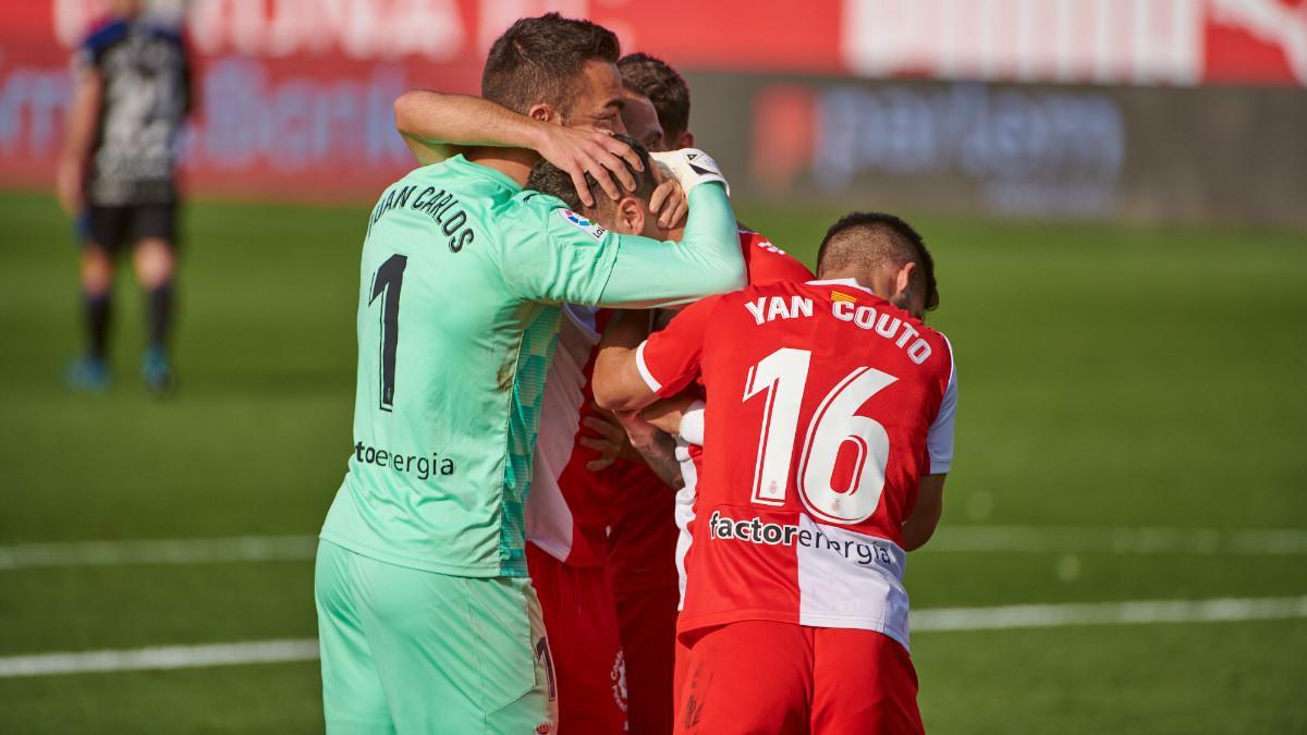 Los jugadores del Girona celebran un gol