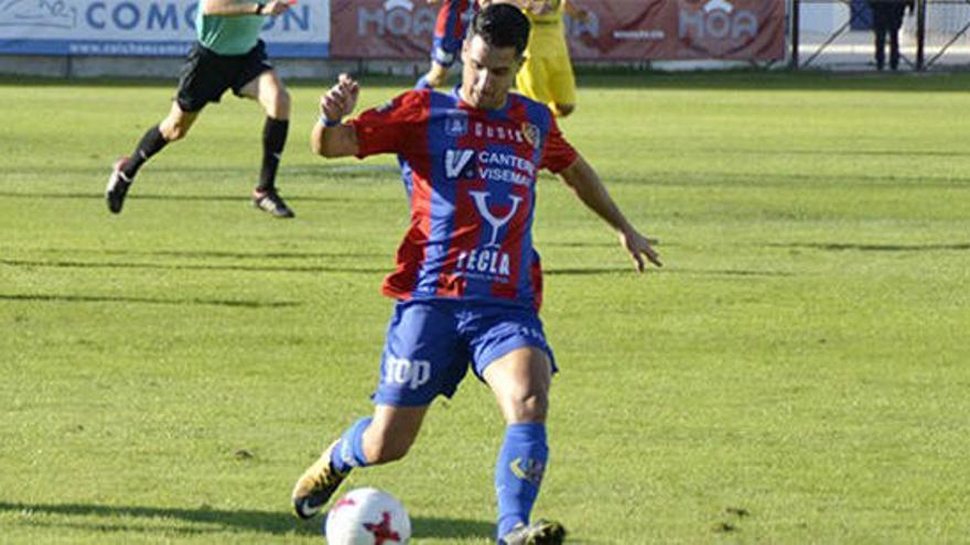 Una instantánea de Víctor Ruiz en su etapa como jugador del Deportivo Yeclano.