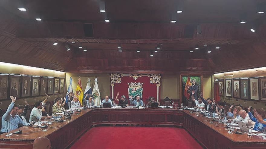 El Ayuntamiento del Puerto de la Cruz acogió en la tarde de ayer una sesión plenaria extraordinaria.