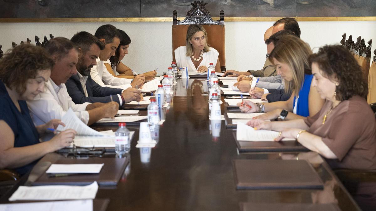 La presidenta Marta Barrachina ha presidido la junta de gobierno.