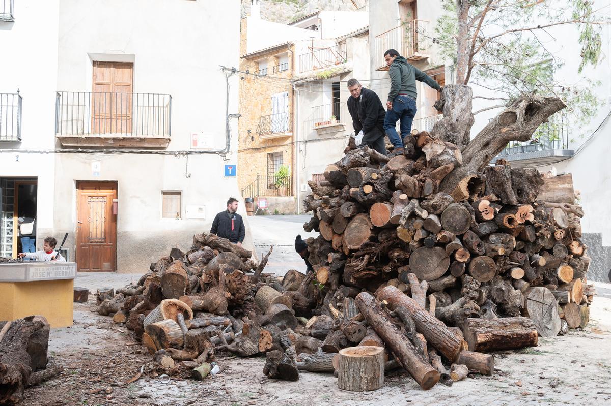 Galería de fotos de la 'pujà del Raval' de Sant Antoni en Borriol