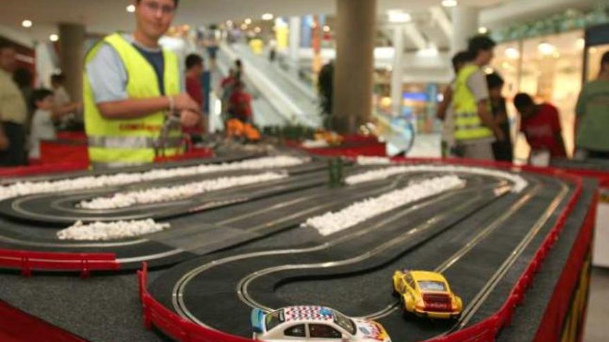 Imagen de archivo de un Scalextric montado en un centro comercial de Alicante.