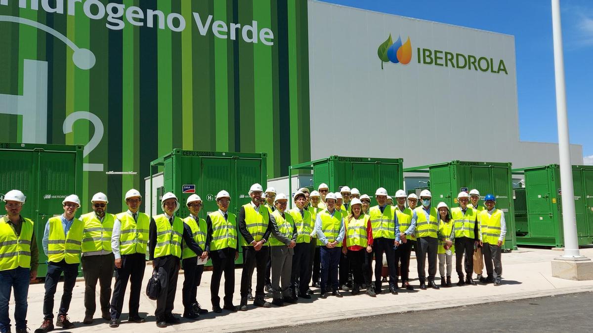 Visita delegación japonesa en la planta de Iberdrola en Puertollano