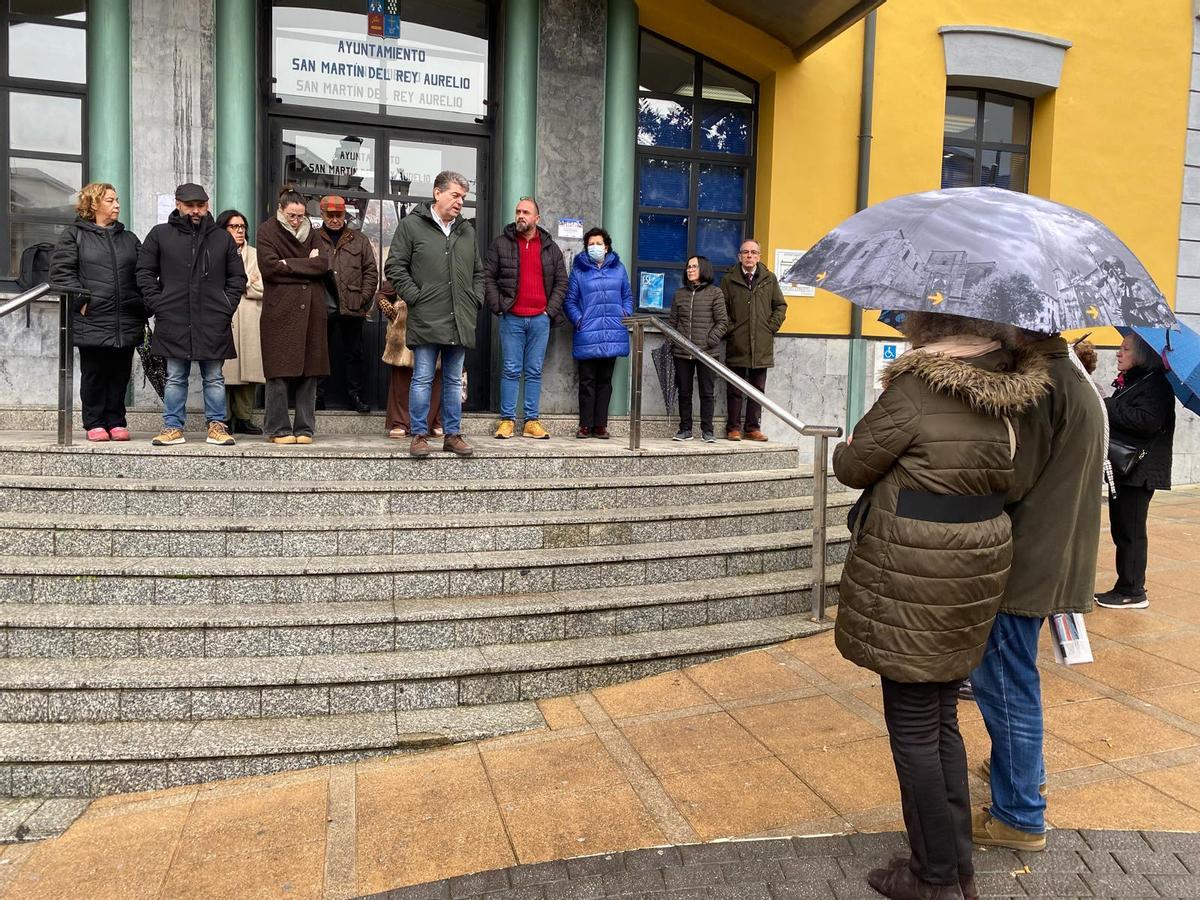 Minuto de silencoio en San Martín del Rey Aurelio