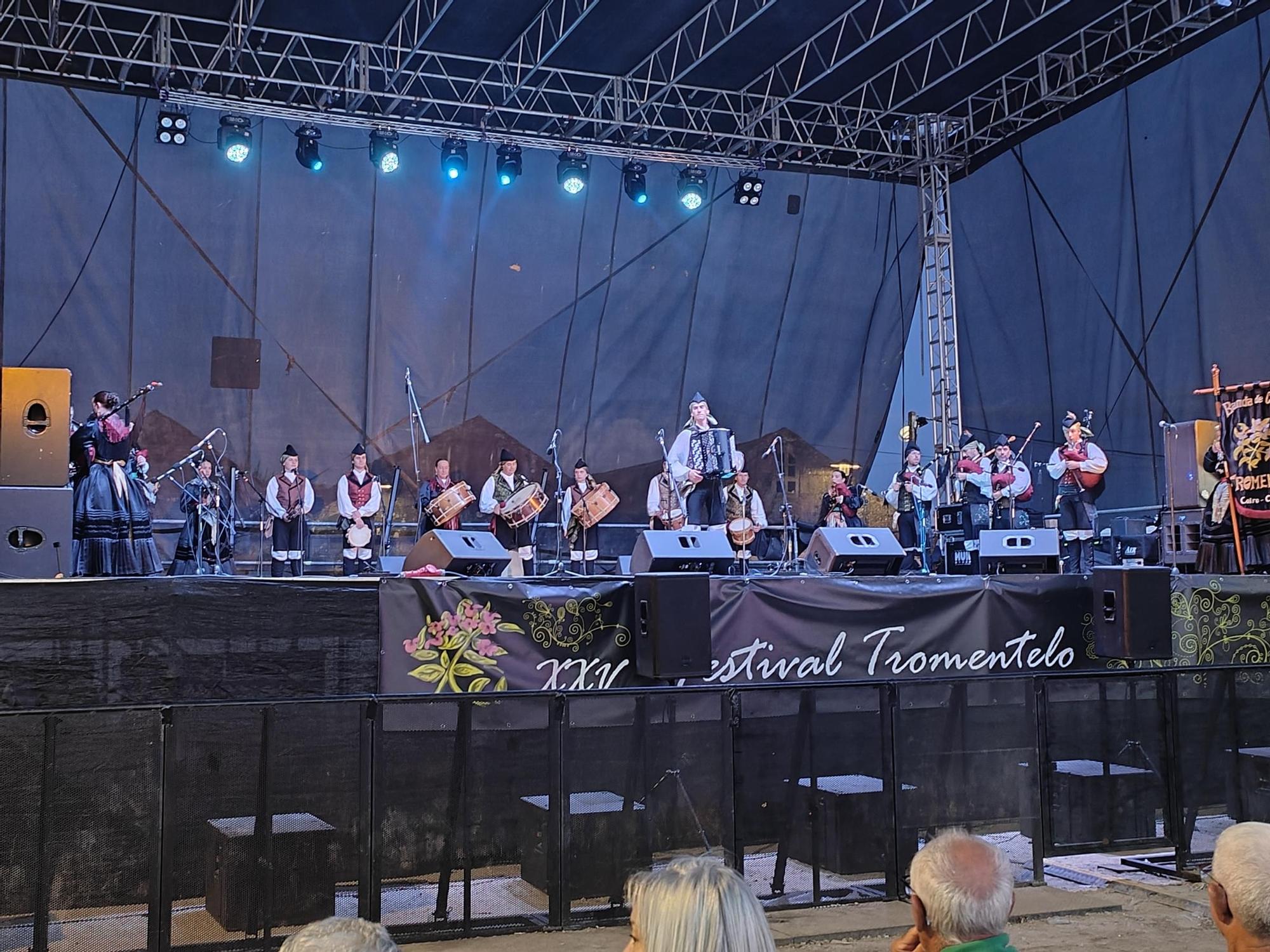 Astarot reúne a 4.000 personas en Cangas y Noname Djs abarrotan laa explanada de Ojea