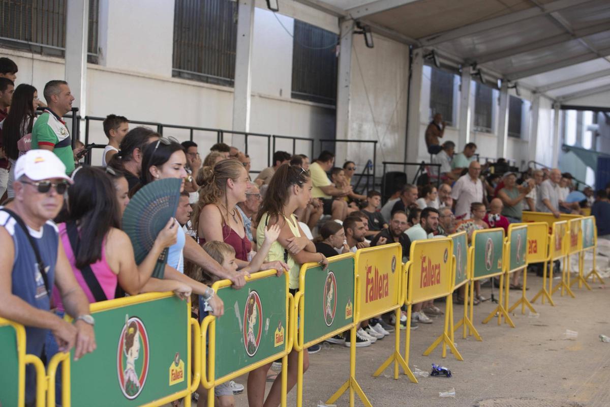 Gradas llenas de espectadores en la Fira del Bestiar de Xàtiva de la pasada edición.