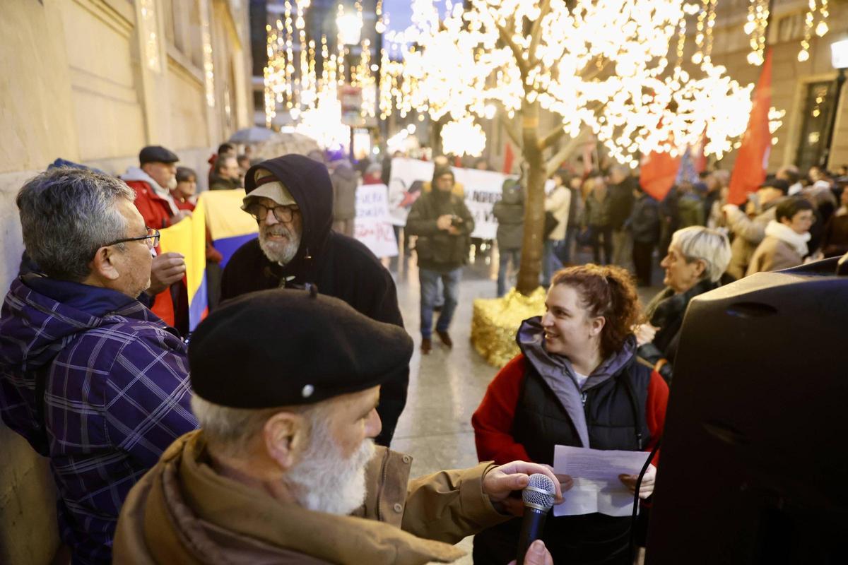 EN IMÁGENES: La manifestación en Gijón contra la intervención de EE UU en Venezuela EN IMÁGENES: La manifestación en Gijón contra la intervención de EE UU en Venezuela